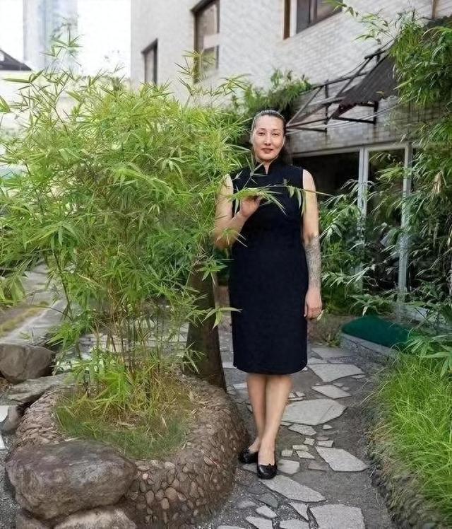 女排名宿王丽娜近况:关店不当老板,嫁给普通人,40岁生子很幸福