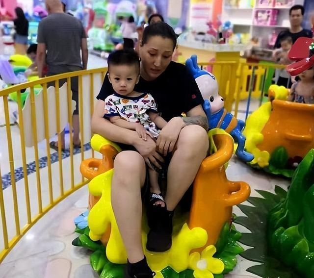 女排名宿王丽娜近况:关店不当老板,嫁给普通人,40岁生子很幸福